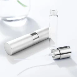Scenty - Parfum Verstuiver Navulbaar - Mini Parfum Flesje - Reisflesje - Zilver -Beroemde Parfum Winkel 1200x1200 347