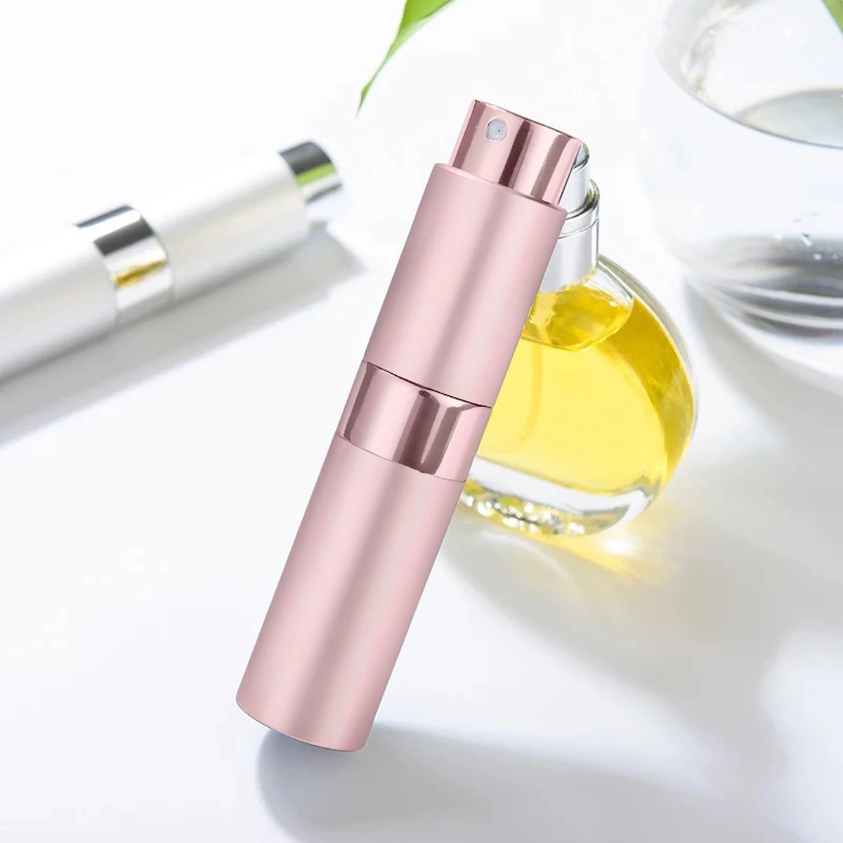 Scenty - Parfum Verstuiver Navulbaar - Mini Parfum Flesje - Reisflesje - Lichtroze 7 Scenty - Parfum Verstuiver Navulbaar - Mini Parfum Flesje - Reisflesje - Lichtroze - Afbeelding 7