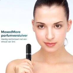 MaxedMore Navulbare Parfumverstuiver 5ml Zwart - 65 Keer Spraybare Parfum Verstuiver - Hervulbaar Tasverstuiver Voor Parfum - Meeneem Mini Geur Flesje Voor Op Reis - Lipstick Formaat Navulbaar Parfumflesje -Beroemde Parfum Winkel 1200x1200 396