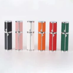 Hervulbare Parfumverstuiver-5ml-Mini Parfumverstuiver-Kleine Spuitfles Voor Parfum-Lege Parfumflesje Voor Op Reis Glasspray Draagbaar Parfumpakket Met Lederen Hoes - Mandarijn Groen 27 Hervulbare Parfumverstuiver-5ml-Mini Parfumverstuiver-Kleine Spuitfles Voor Parfum-Lege Parfumflesje Voor Op Reis Glasspray Draagbaar Parfumpakket Met Lederen Hoes - Mandarijn Groen -Beroemde Parfum Winkel 1200x1200 398