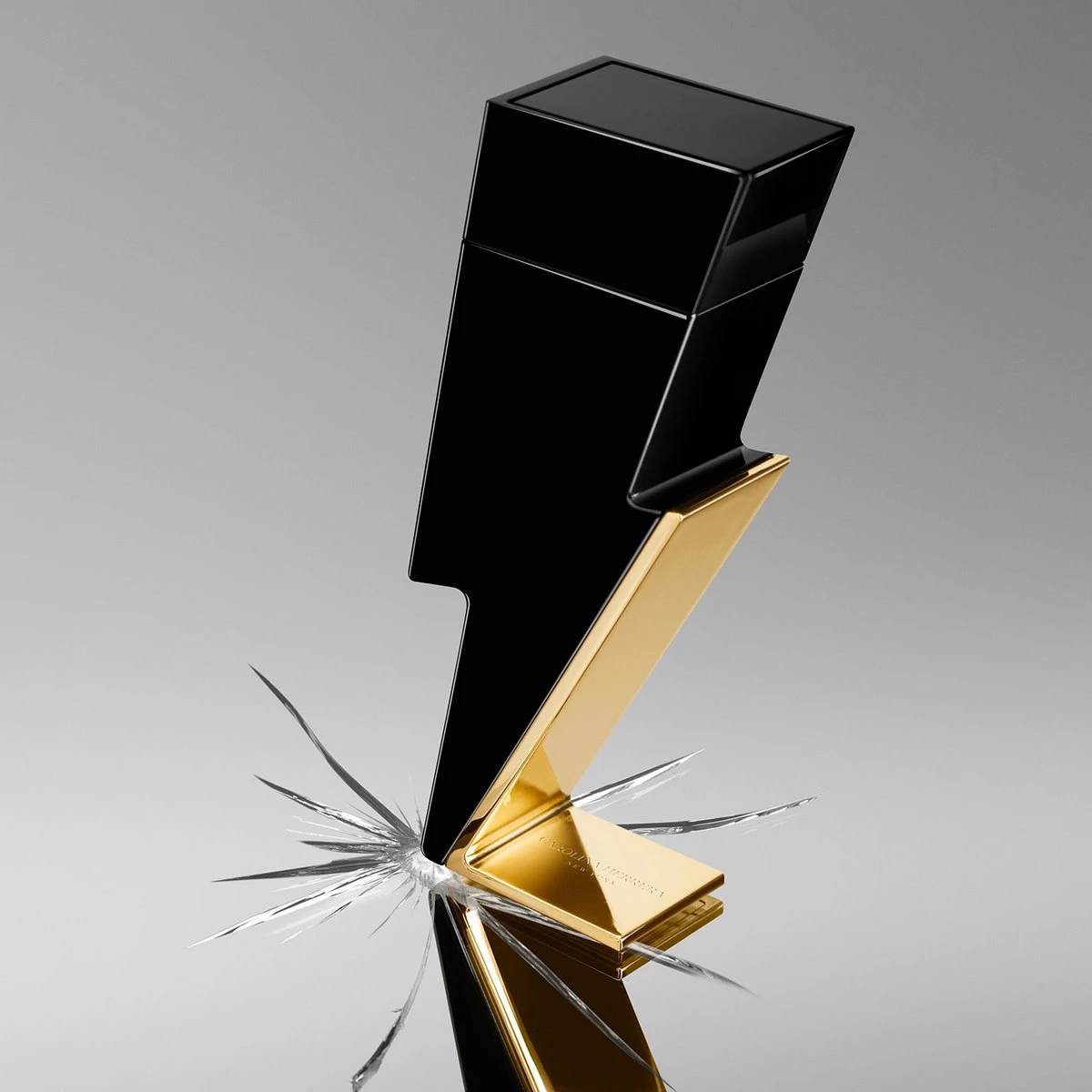 Carolina Herrera - Bad Boy - 100ml - Eau De Toilette - Herenparfum 8 Carolina Herrera - Bad Boy - 100ml - Eau De Toilette - Herenparfum - Afbeelding 8