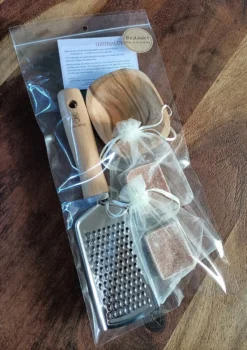 2 Amberblokjes - Geurblokjes - Incl - Schaaltje - Rasp - Organza Zakjes - Geschenkset Vrouwen 11 2 Amberblokjes - Geurblokjes - Incl - Schaaltje - Rasp - Organza Zakjes - Geschenkset Vrouwen -Beroemde Parfum Winkel 848x1200 5